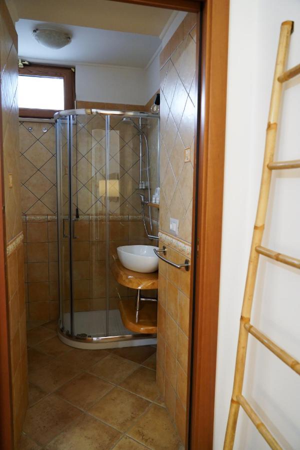 פומפיי Familiainn Rooms & Apartments מראה חיצוני תמונה
