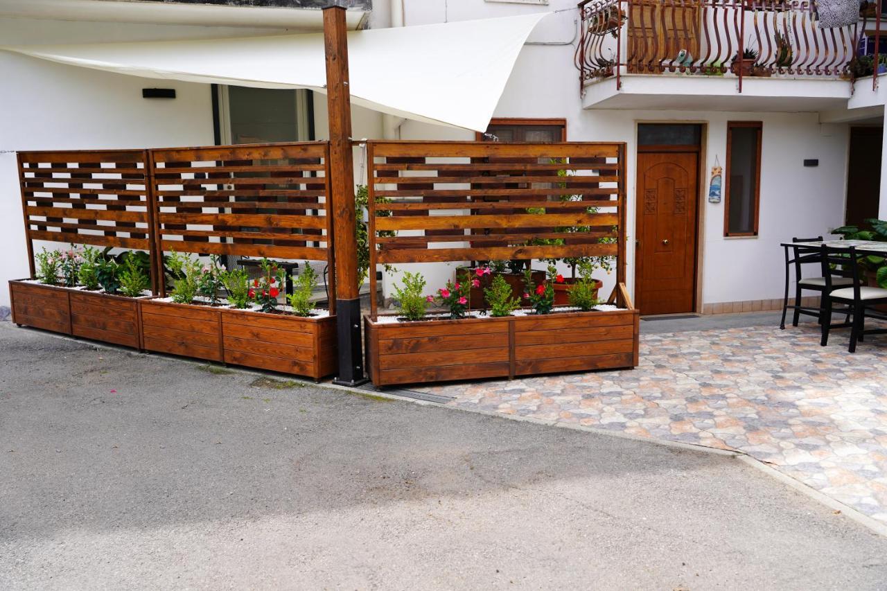 פומפיי Familiainn Rooms & Apartments מראה חיצוני תמונה