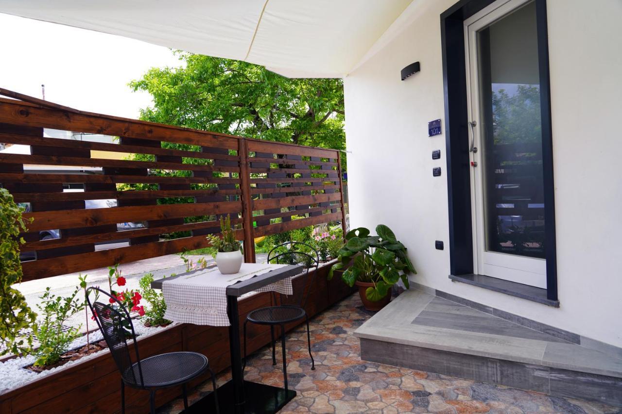 פומפיי Familiainn Rooms & Apartments מראה חיצוני תמונה
